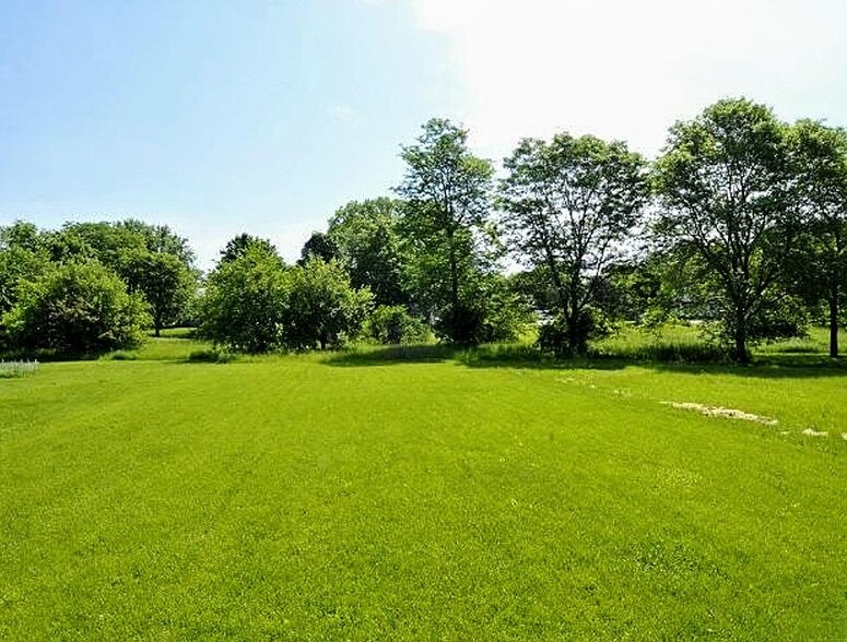 Huge Backyard - 2021 Frisch Rd