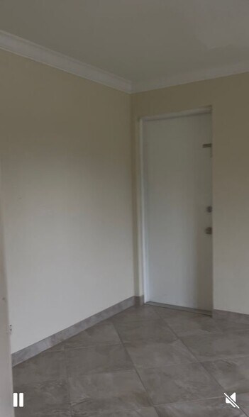 Building Photo - 4529 NE 21st Ave