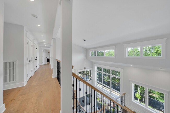 Building Photo - 976 Scioto Dr