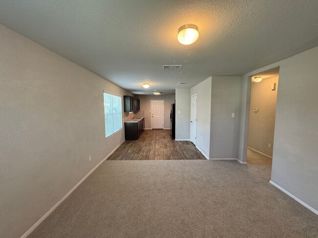 Building Photo - CUTE ONE STORY HOME FEATURING 3 BEDROOMS /...