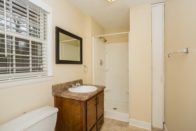 Building Photo - 2115 Pine Knoll Cir NE