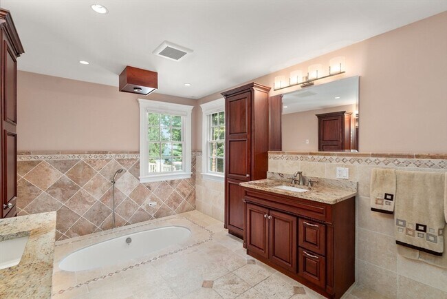 Building Photo - 66 Forest Ave