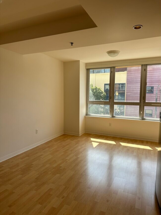 Building Photo - 650 Turk St