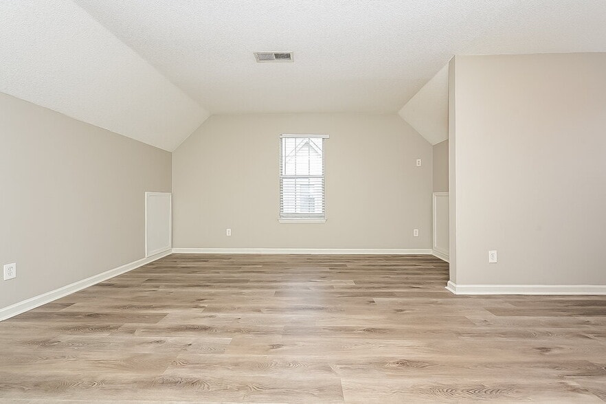 Building Photo - 5622 Glen Ridge Bend