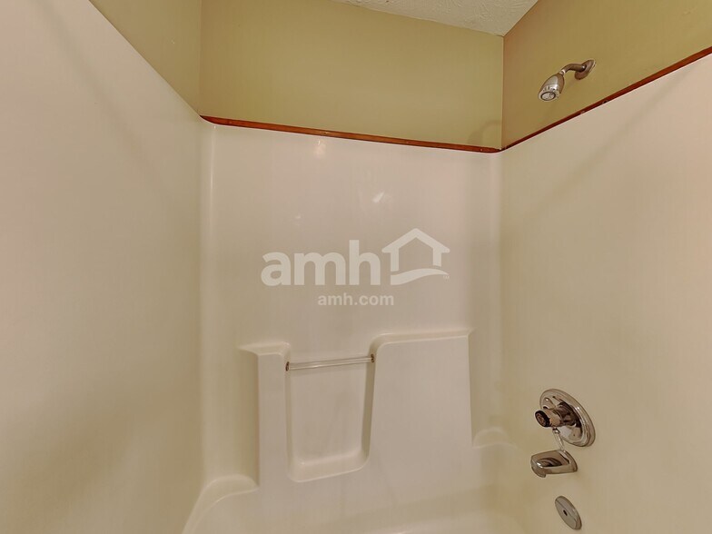 Building Photo - 464 E Quail Wood Ln