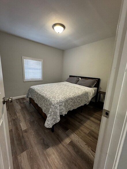 Building Photo - 8 Chamberlain Rd