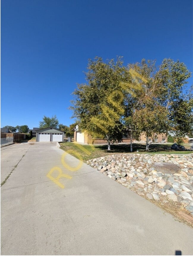 Building Photo - Spacious 4-Bedroom Home in Prime Twin Fall...