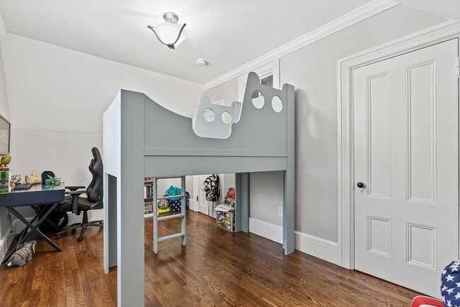 Building Photo - 65 Church St