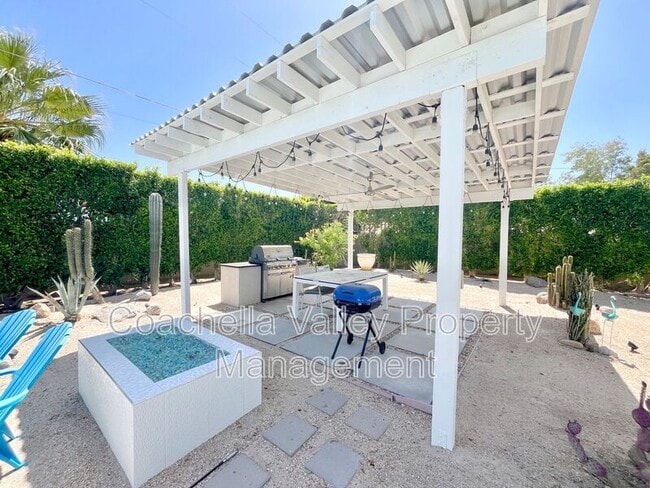 Building Photo - 2719 E Ventura Rd