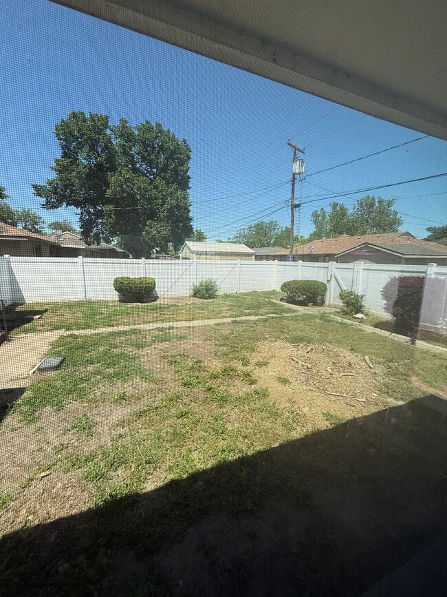 Building Photo - 3 Bedroom, 2 Bathroom House with Attached Double Garage