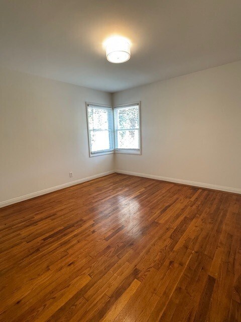 Building Photo - 1004 Esther Dr