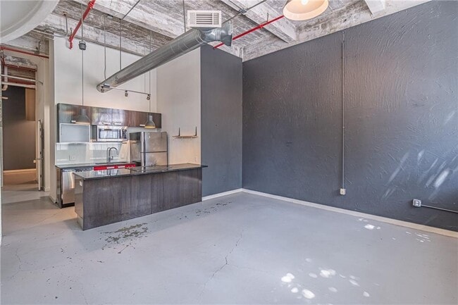 Building Photo - 650 Glen Iris Dr NE