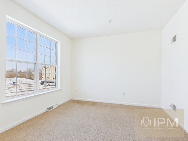 Building Photo - Spacious 3BR/2.5BA Townhome | Garage + Basement Storage | Spring Grove SD | Community Amenities