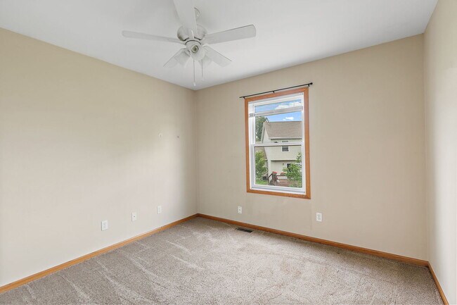 Building Photo - 1541 Moluf St