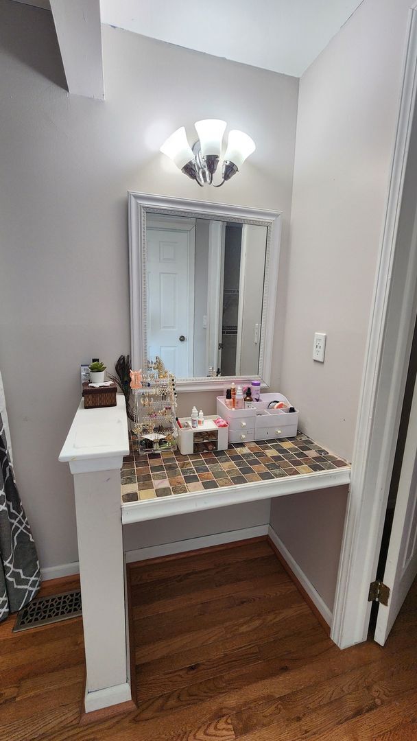 Building Photo - Spacious 3 bedroom Condo near Northville d...