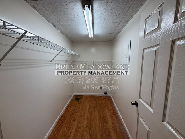 Building Photo - 1825 Meadowland Ln