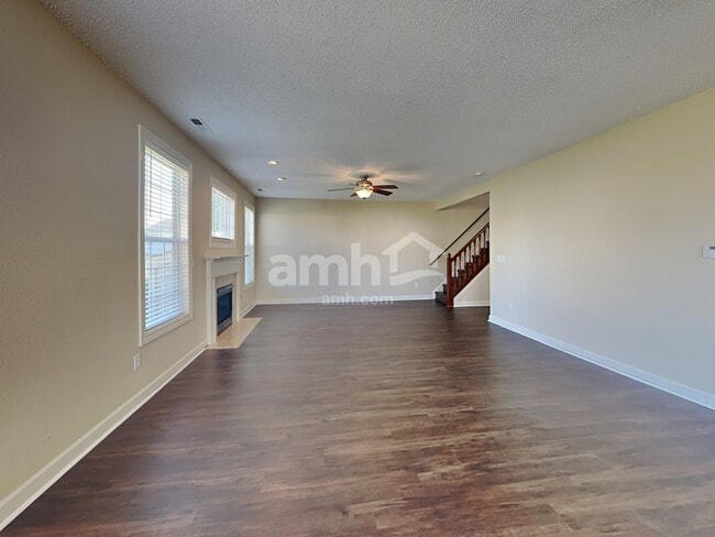Building Photo - 9734 Lomax Dr