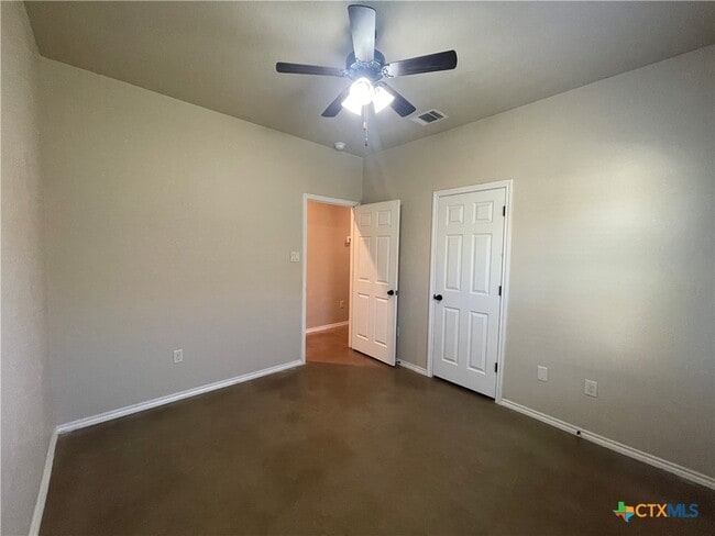 Building Photo - 758 Saengerhalle Rd