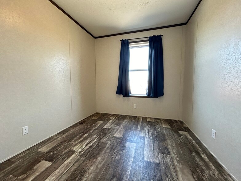 Building Photo - 18 Skeena St