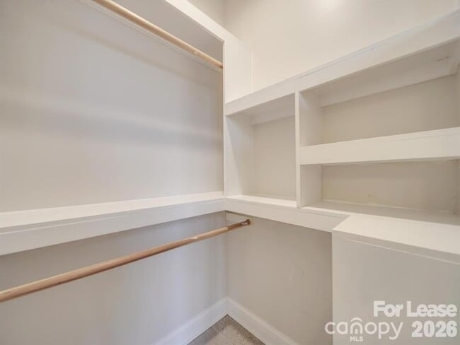 Building Photo - 824 Woodrun Dr