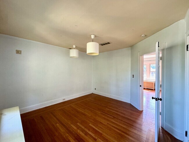 Building Photo - 505-507 W McMillan