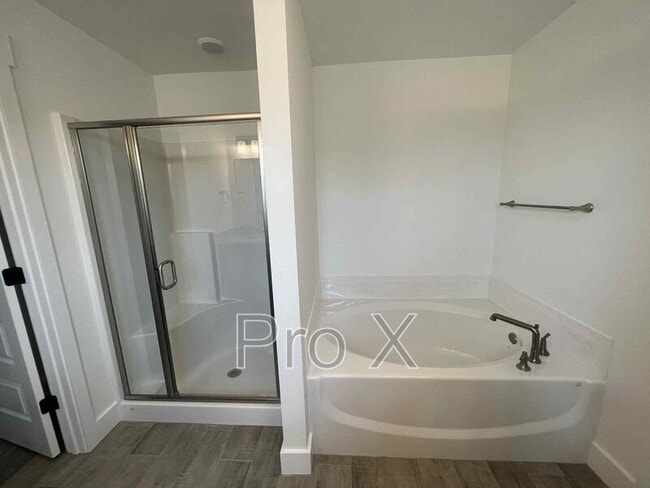 Building Photo - 1601 White Oak Dr