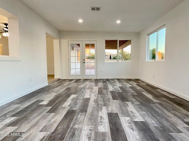 Building Photo - 2121 W Sequoia Dr