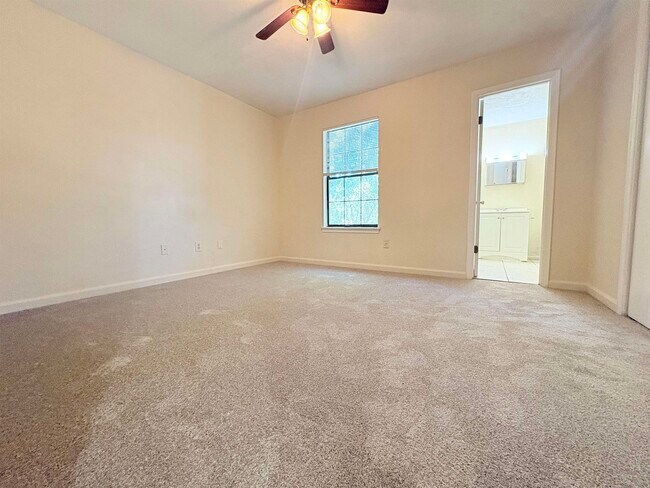 Building Photo - 1864 Sylvan Ct