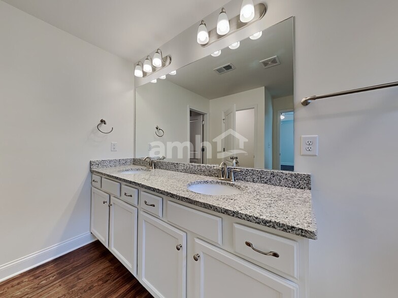 Building Photo - 5230 Wendover Wy