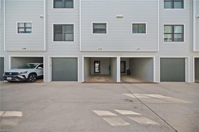 Building Photo - 2304 Bergen Ct