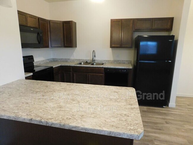 Building Photo - 662 Brookwillow Dr