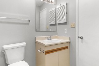 Building Photo - 663 Bartons Landing Pl