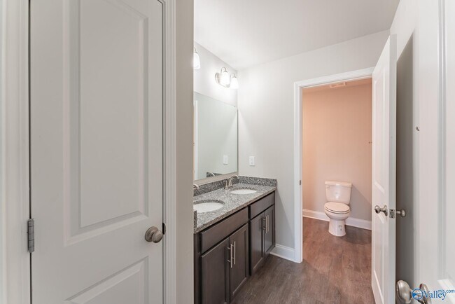 Building Photo - 119 Beaver Brook Pl