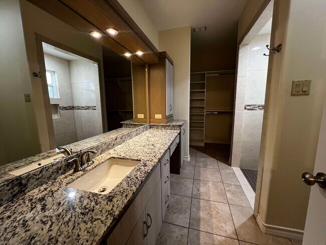 Building Photo - 5703 Moses Lp