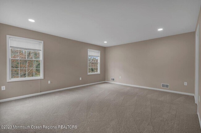 Building Photo - 9 Dolphin Ct