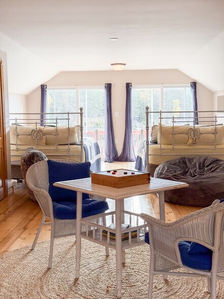 Building Photo - 440 S Peninsula Ln