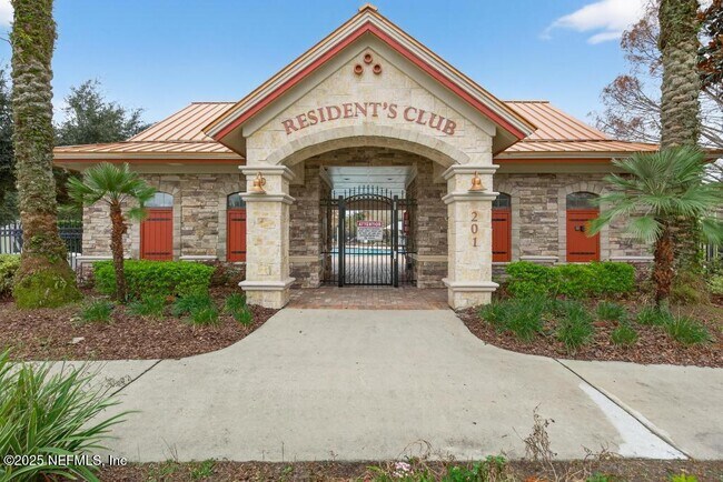 Building Photo - 411 Walnut Dr