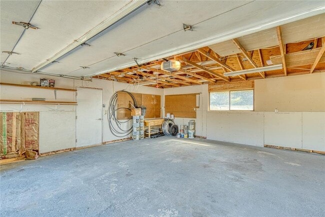 Building Photo - 296 Hartt Hill Dr