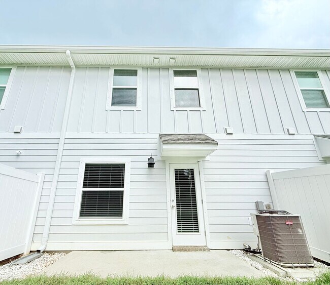 Building Photo - 9620 Nature Creek Blvd