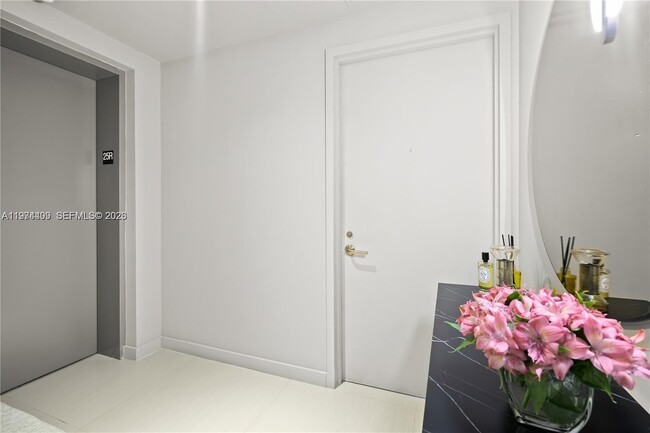 Building Photo - 460 NE 28th St