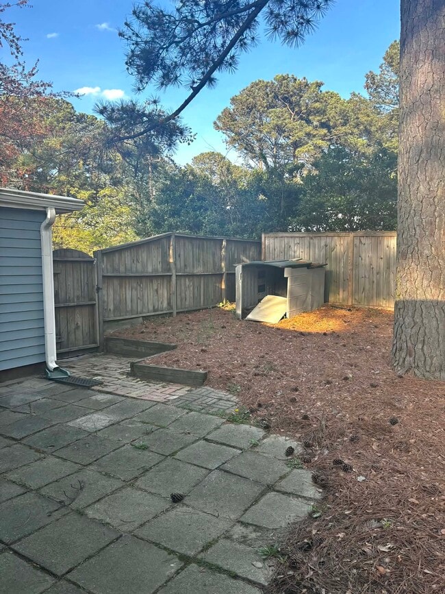 Building Photo - 339 Thole St