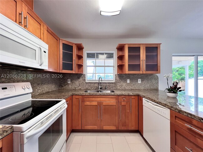 Building Photo - 3650 SW 27th St
