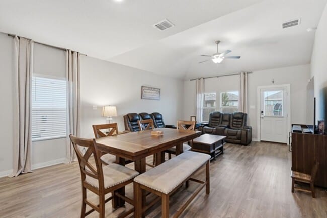 Building Photo - Move in June 2026! Beautiful 4 bd/3.5 bath near Randolph AFB!