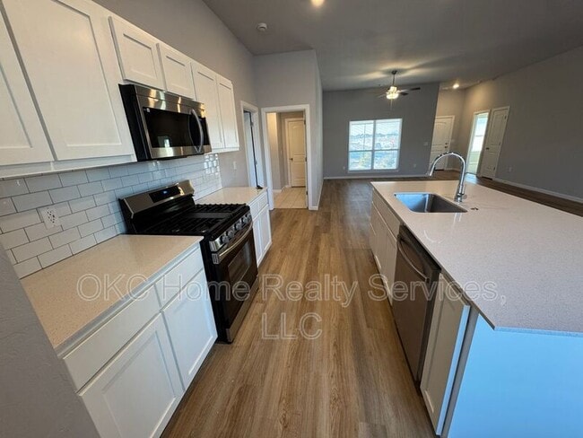 Building Photo - 928 Dusky Valley Ln