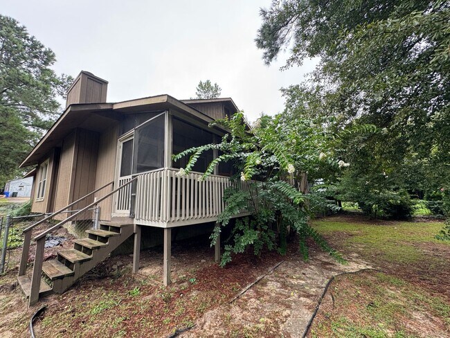 Building Photo - Charming 3 Bed, 2 Bath Fayetteville Home