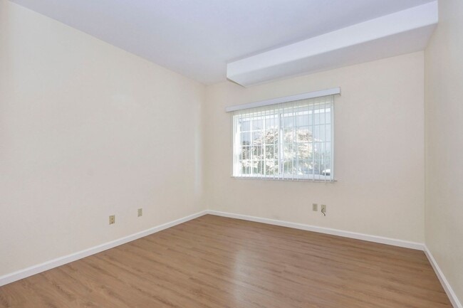 Building Photo - Large 2 Bed/2 Bath San Mateo condo near downtown with two parking spaces. YouTube Tour!!