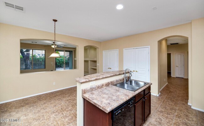 Building Photo - 6013 W Park View Ln