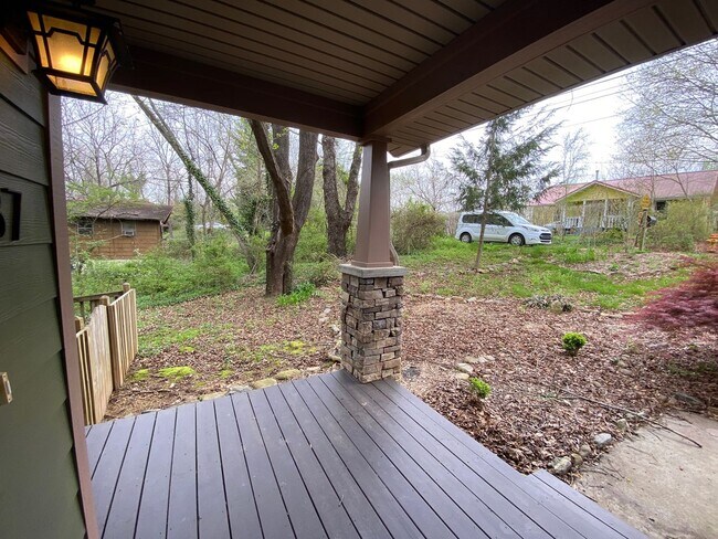 Building Photo - West AVL - Modern Craftsman Style 3 Bedroom