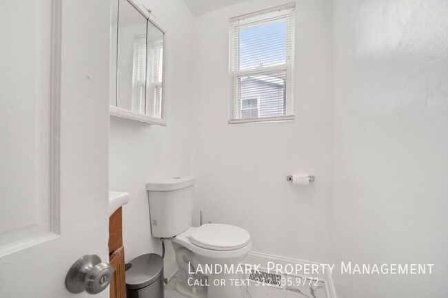 Building Photo - 806 S Taylor Ave