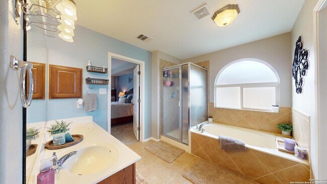 Building Photo - 522 Baltustrol Dr
